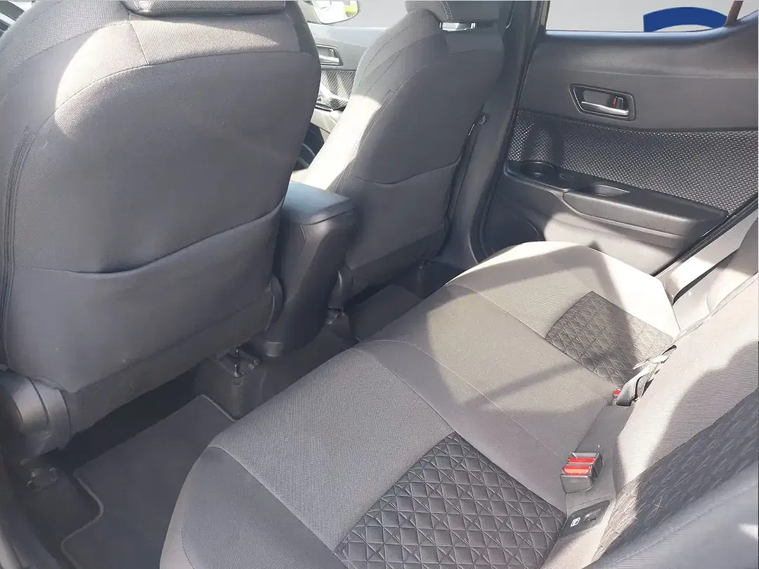 Toyota C-HR Hybrid - Thumbnail 10