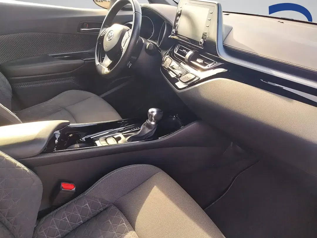 Toyota C-HR Hybrid - Thumbnail 11