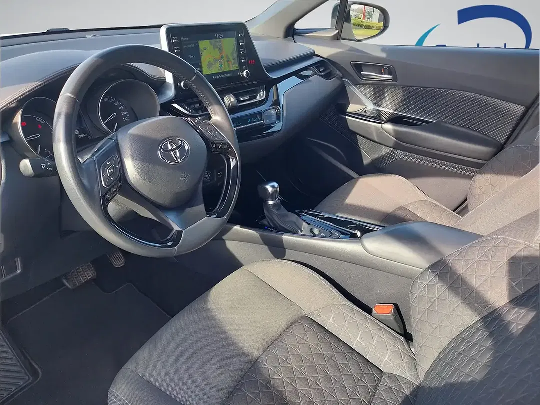 Toyota C-HR Hybrid - Thumbnail 9