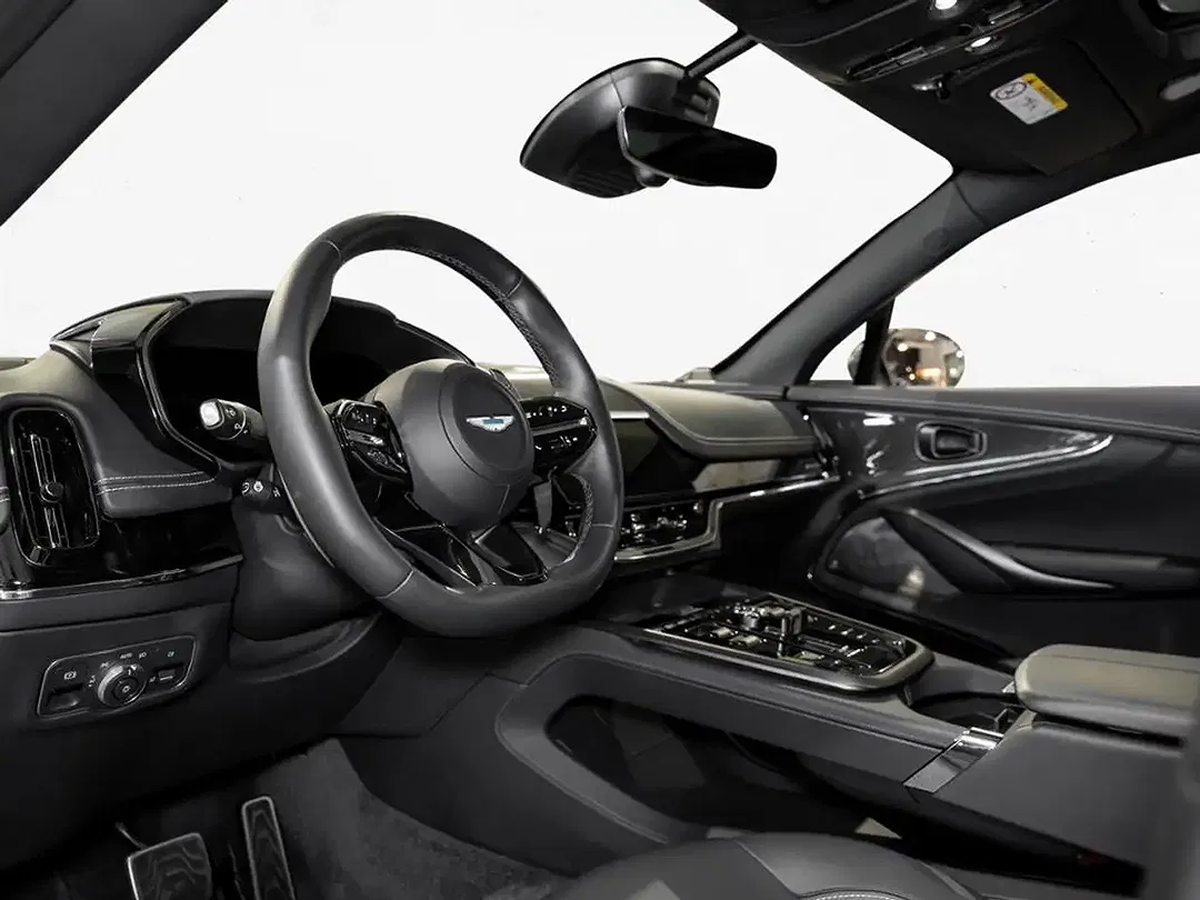 Aston Martin DBX 707 - foto 2