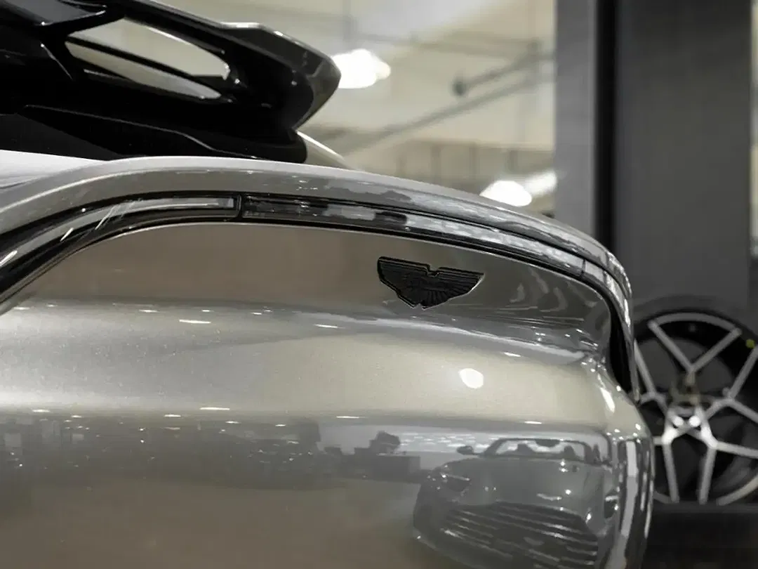 Aston Martin DBX 707 - Thumbnail 4