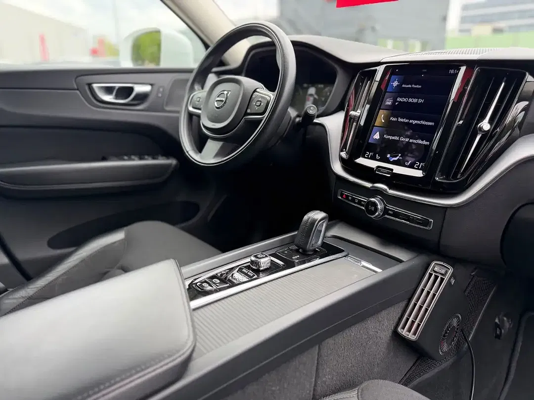 Volvo XC60 AWD Momentum Pro - Thumbnail 7