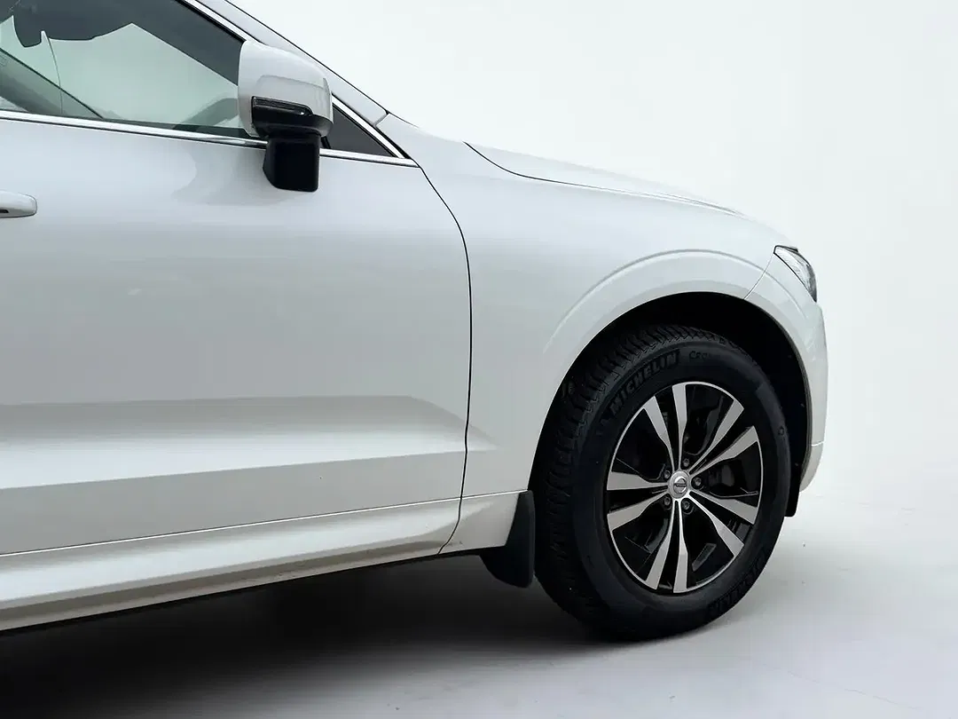 Volvo XC60 AWD Momentum Pro - Thumbnail 3