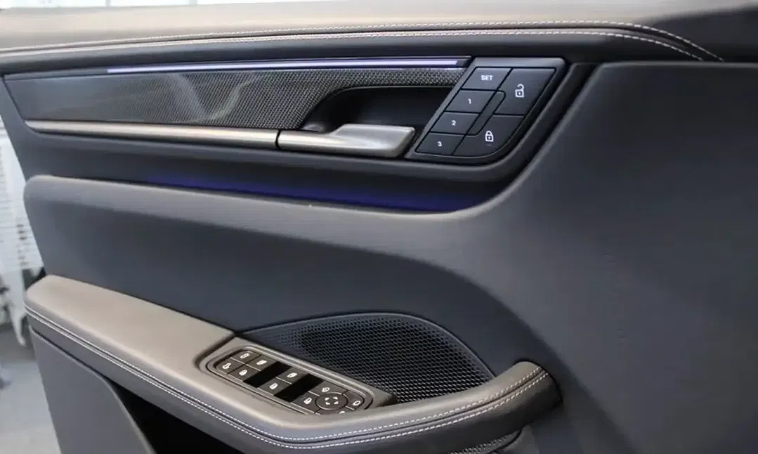 Porsche Macan EV Design - Thumbnail 12