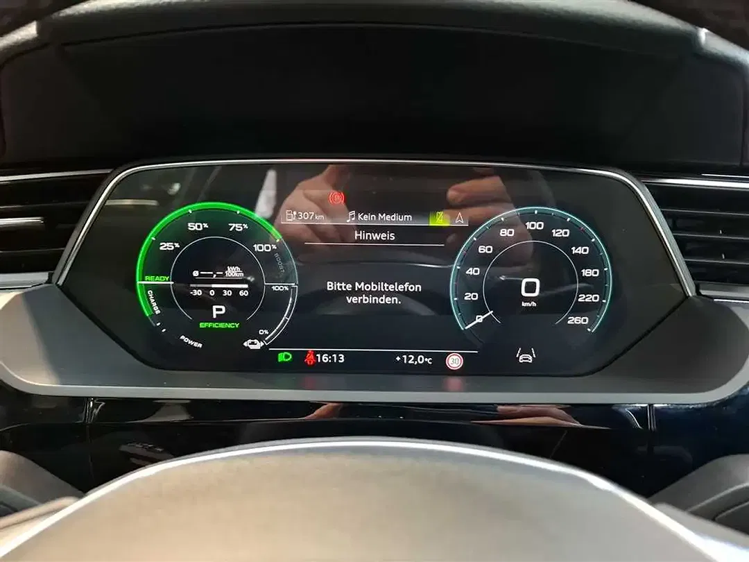 Audi Q8 55 BEV quattro S line - Thumbnail 10