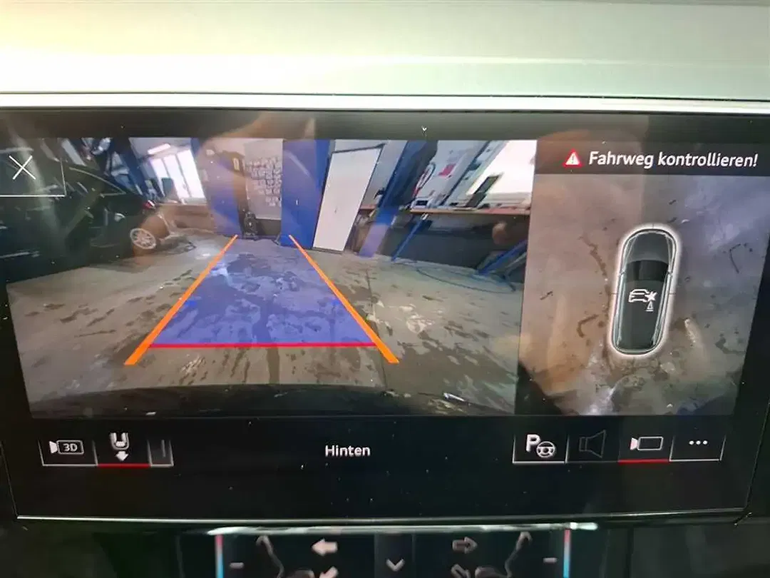 Audi Q8 55 BEV quattro S line - Thumbnail 12