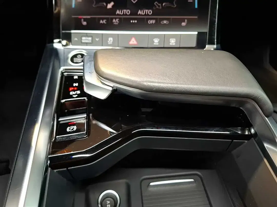 Audi Q8 55 BEV quattro S line - foto 15