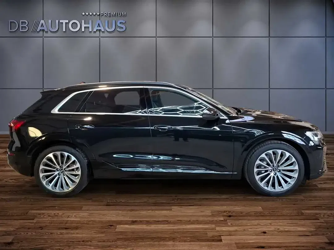 Audi Q8 55 BEV quattro S line - Thumbnail 3