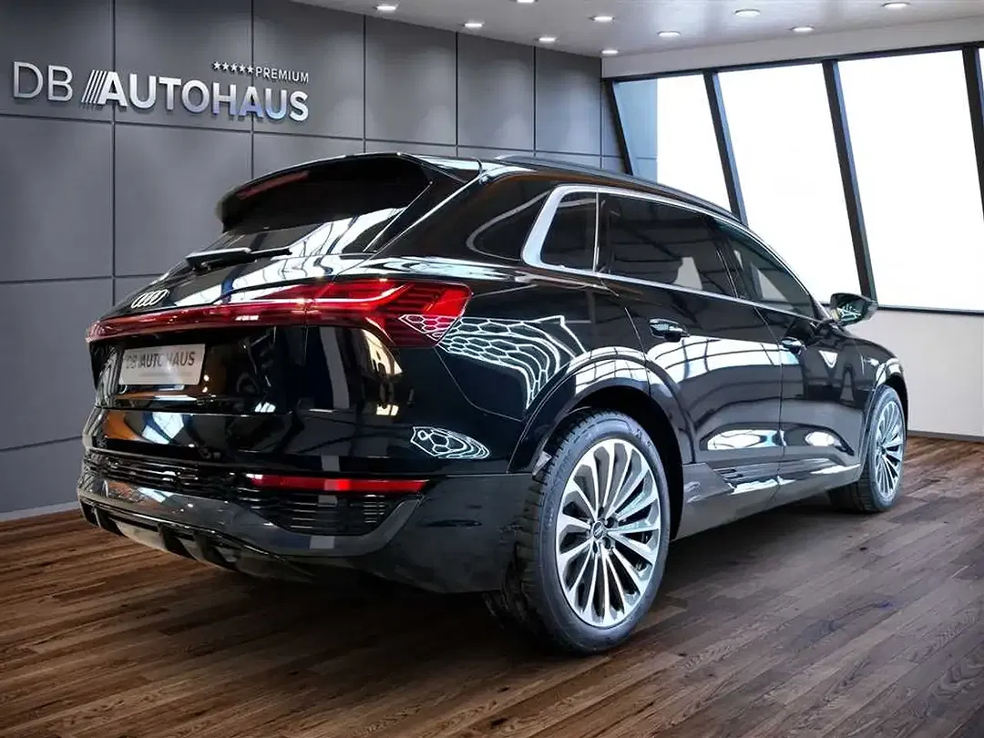 Audi Q8 55 BEV quattro S line - Thumbnail 4