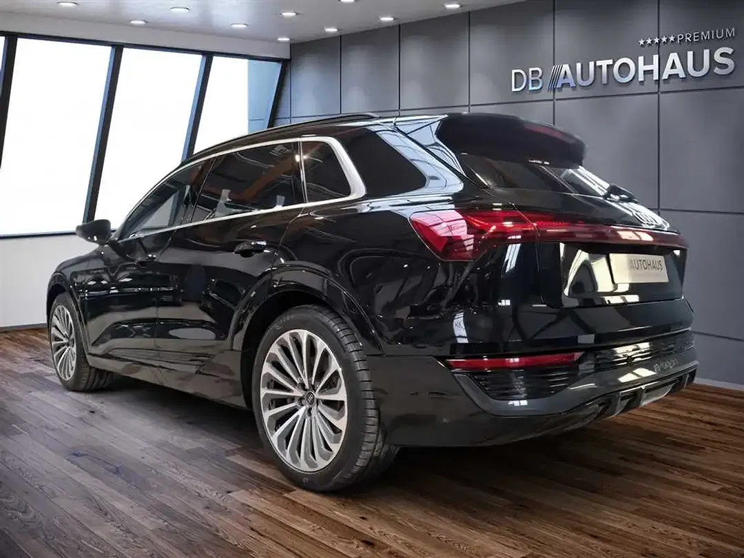 Audi Q8 55 BEV quattro S line - Thumbnail 6