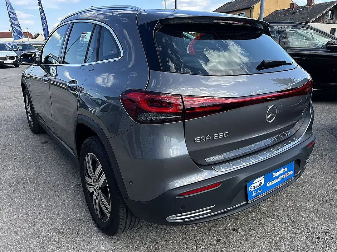 Mercedes-Benz EQA 250 AUT - Thumbnail 3
