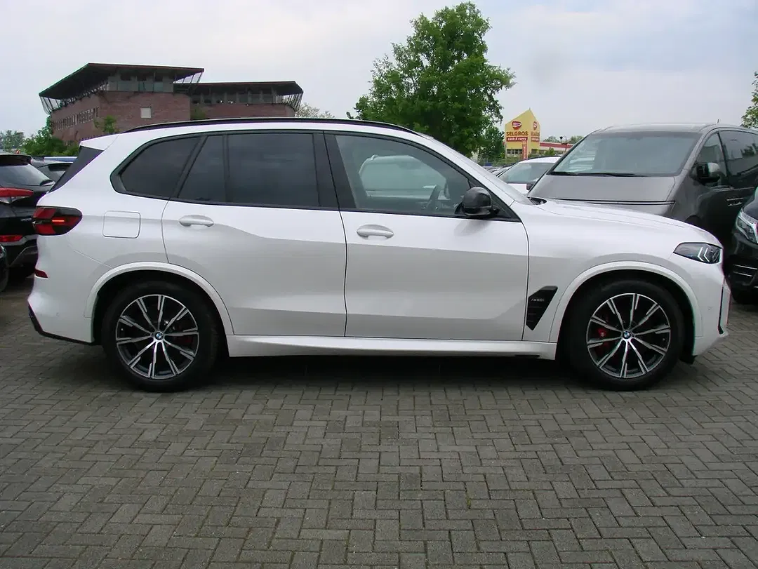 BMW X5 M V8 xDrive M Sport Pro - Thumbnail 4