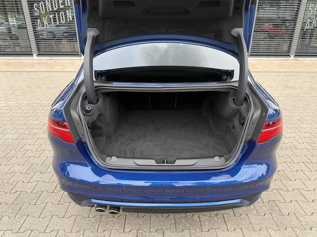 Jaguar XE D200 MHEV R-Dynamic Black S - Thumbnail 11