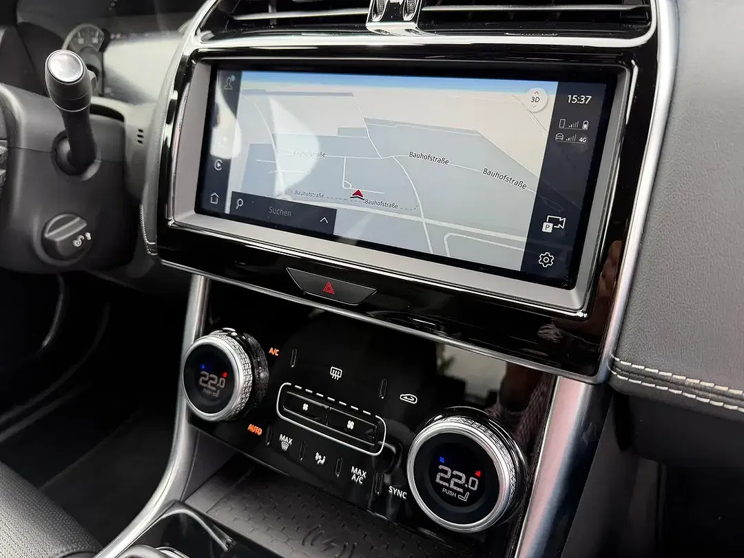Jaguar XE D200 MHEV R-Dynamic Black S - Thumbnail 13