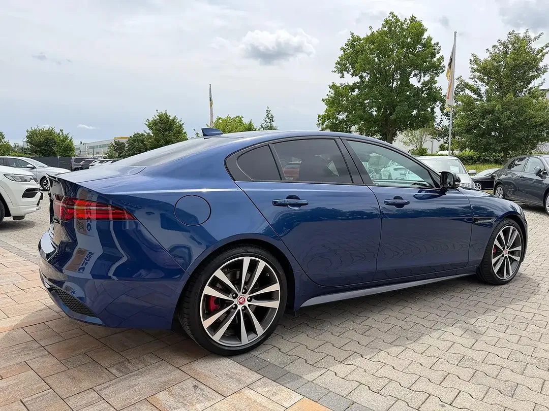 Jaguar XE D200 MHEV R-Dynamic Black S - Thumbnail 3