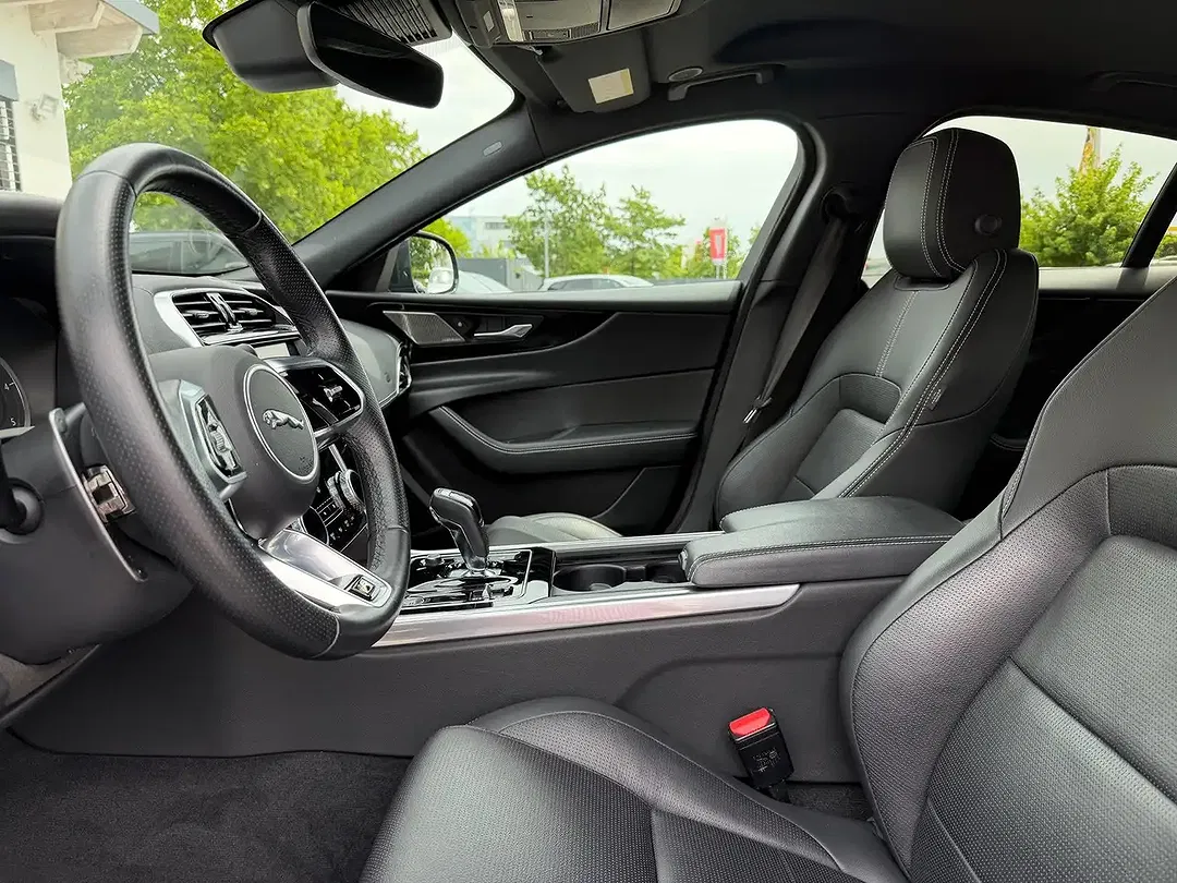 Jaguar XE D200 MHEV R-Dynamic Black S - Thumbnail 5