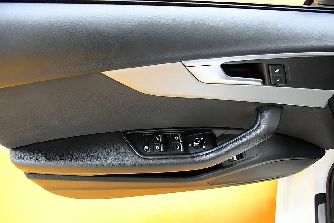 Audi A4 30 TDI S tronic Avant - Thumbnail 5