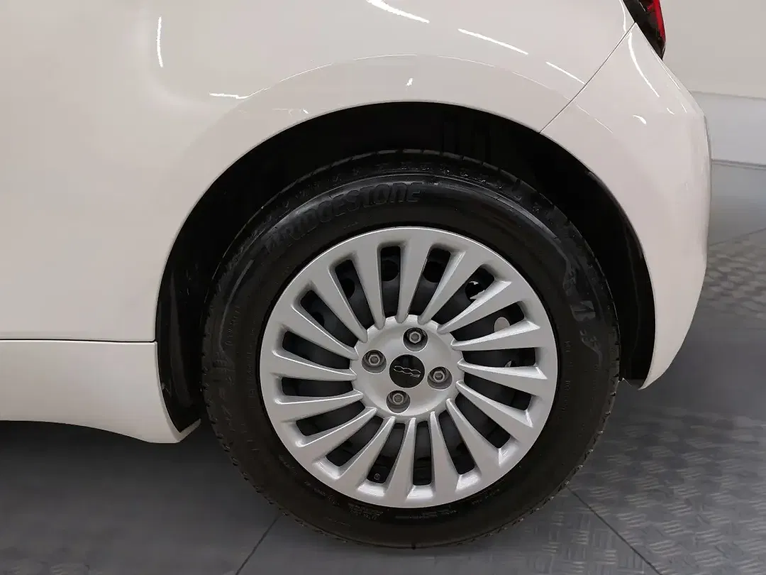 Fiat 500C EV - Thumbnail 13