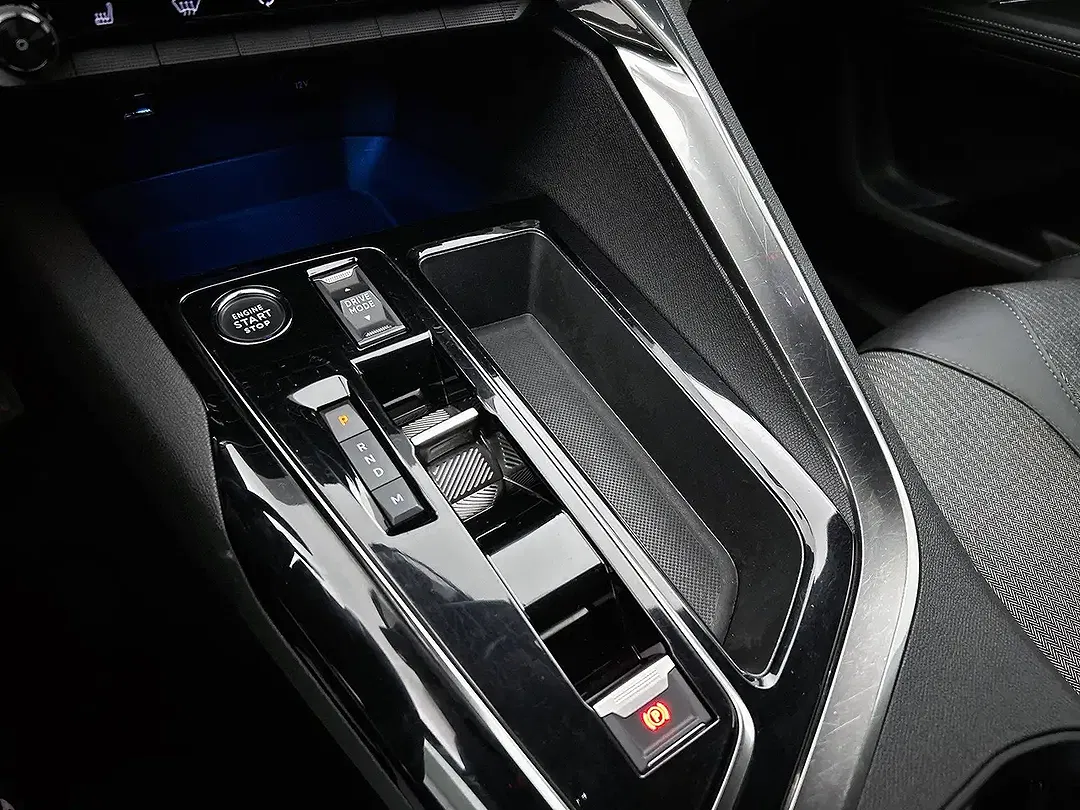 Peugeot 5008 PureTech Allure Pack - Thumbnail 17