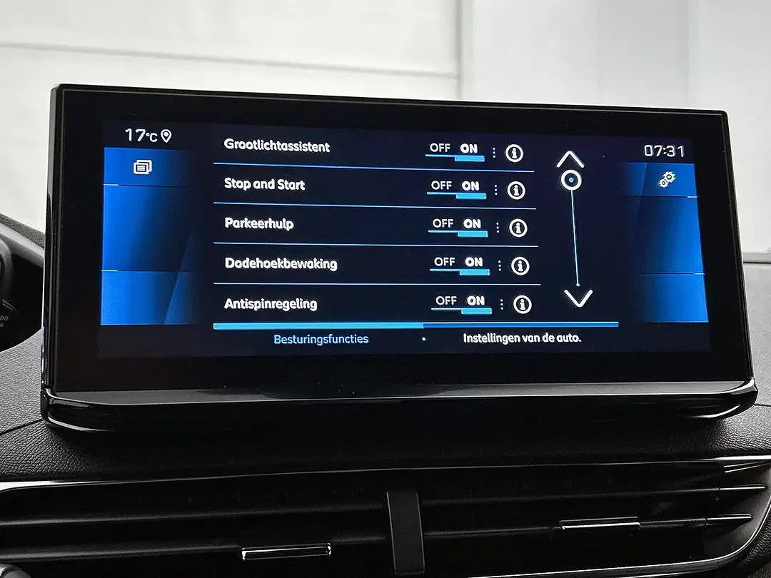 Peugeot 5008 PureTech Allure Pack - Thumbnail 21