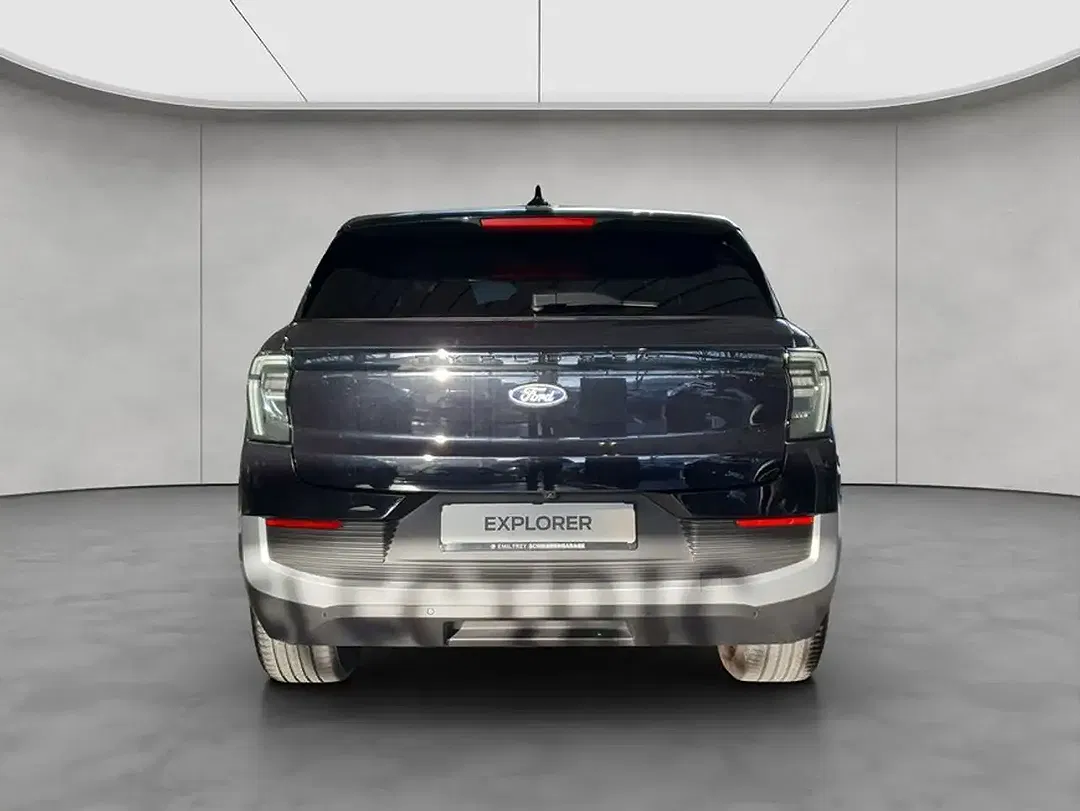 Ford Explorer 4x4 - Thumbnail 3