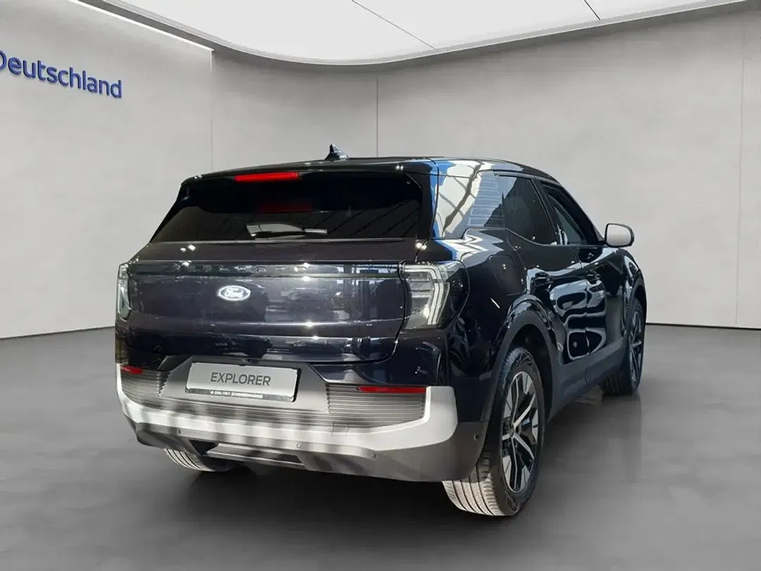Ford Explorer 4x4 - Thumbnail 6