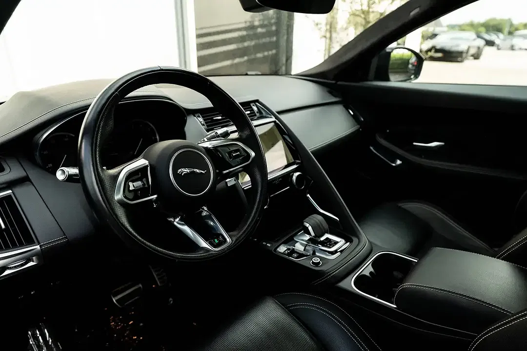 Jaguar E-Pace P300e R-Dynamic - Thumbnail 11