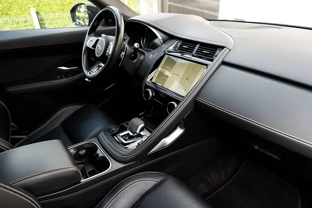 Jaguar E-Pace P300e R-Dynamic - Thumbnail 12