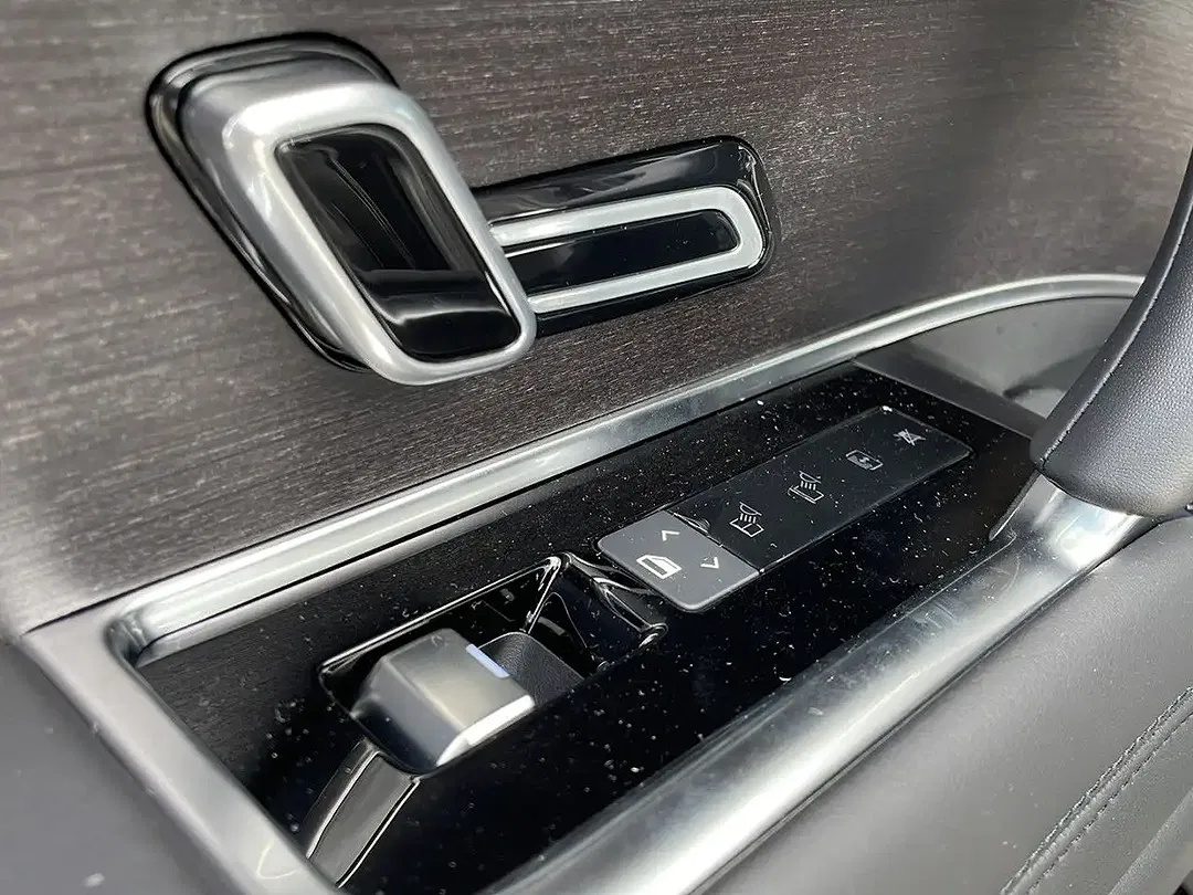 Land Rover Defender P550e Hybrid HSE - Thumbnail 23