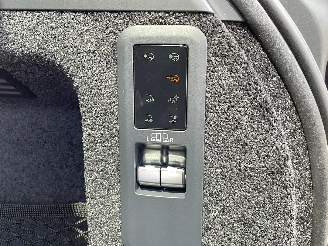 Land Rover Defender P550e Hybrid HSE - Thumbnail 25