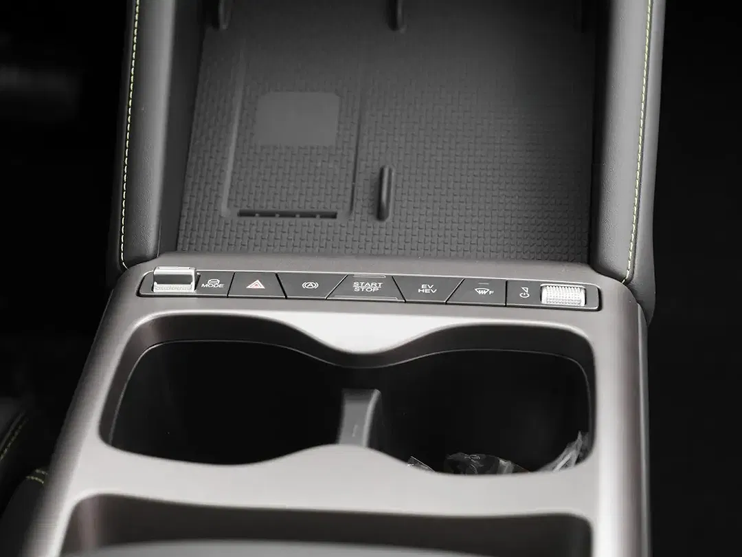 BYD Atto 2 DM-i Boost - foto 15