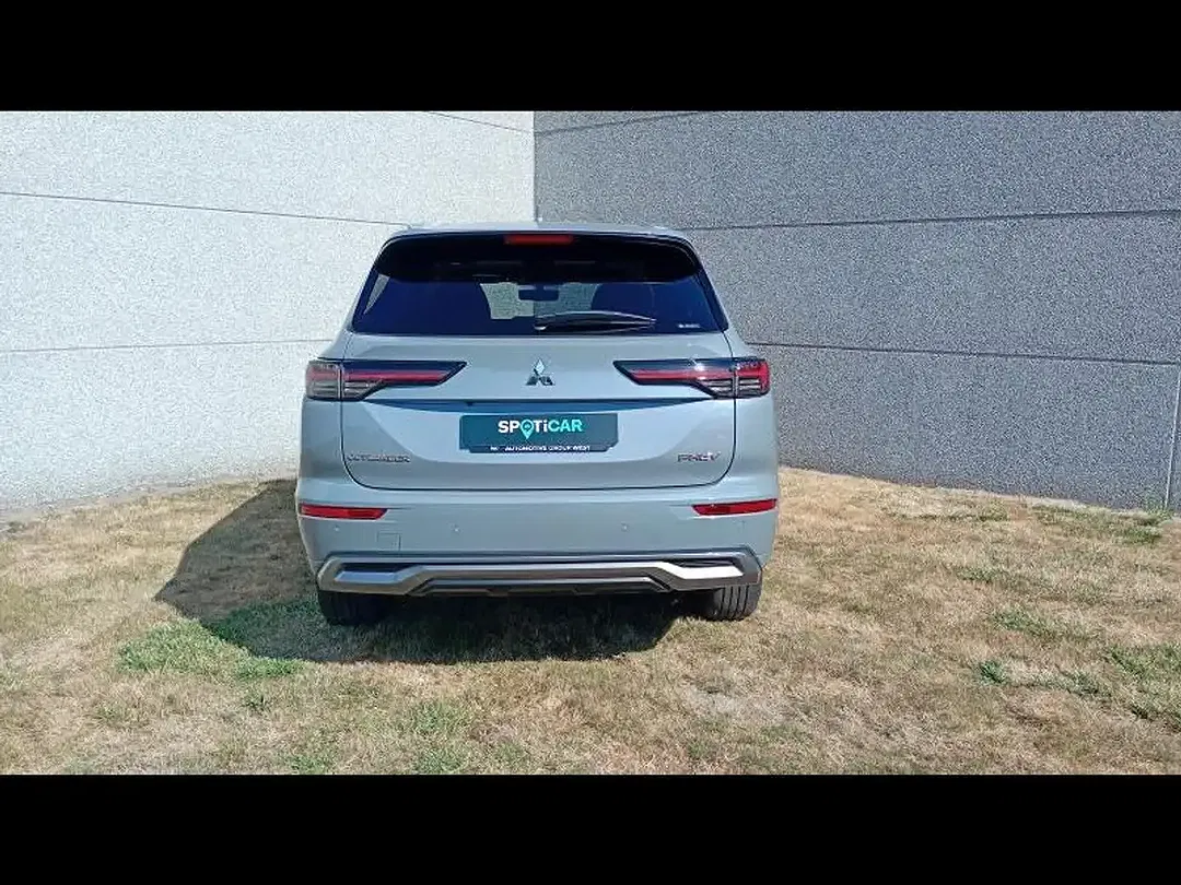 Mitsubishi Outlander - Thumbnail 4