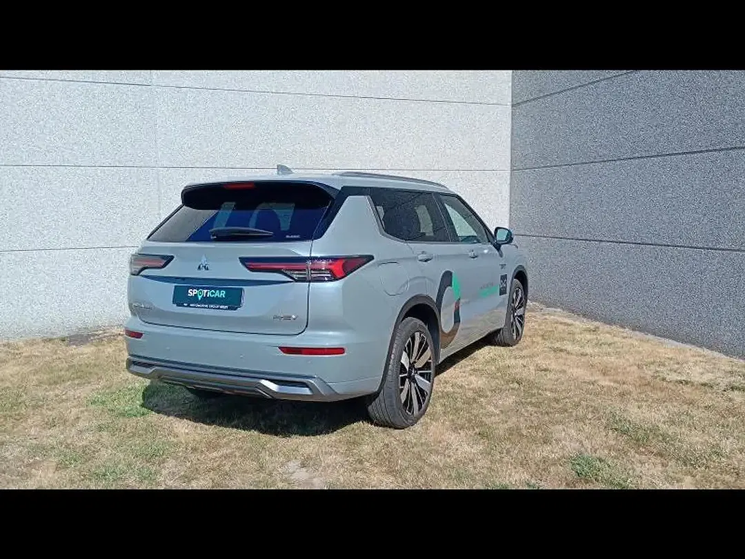 Mitsubishi Outlander - Thumbnail 5