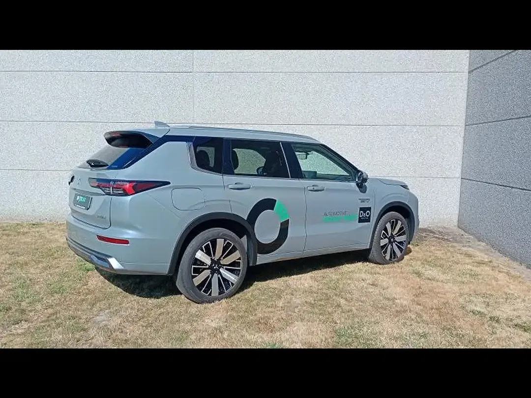 Mitsubishi Outlander - Thumbnail 6