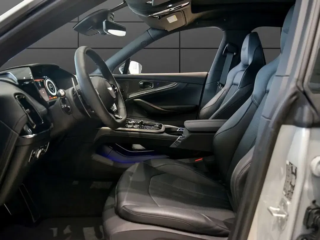 Aston Martin DBX 707 - Thumbnail 11