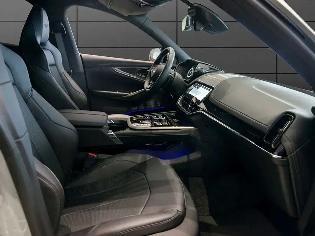 Aston Martin DBX 707 - Thumbnail 12