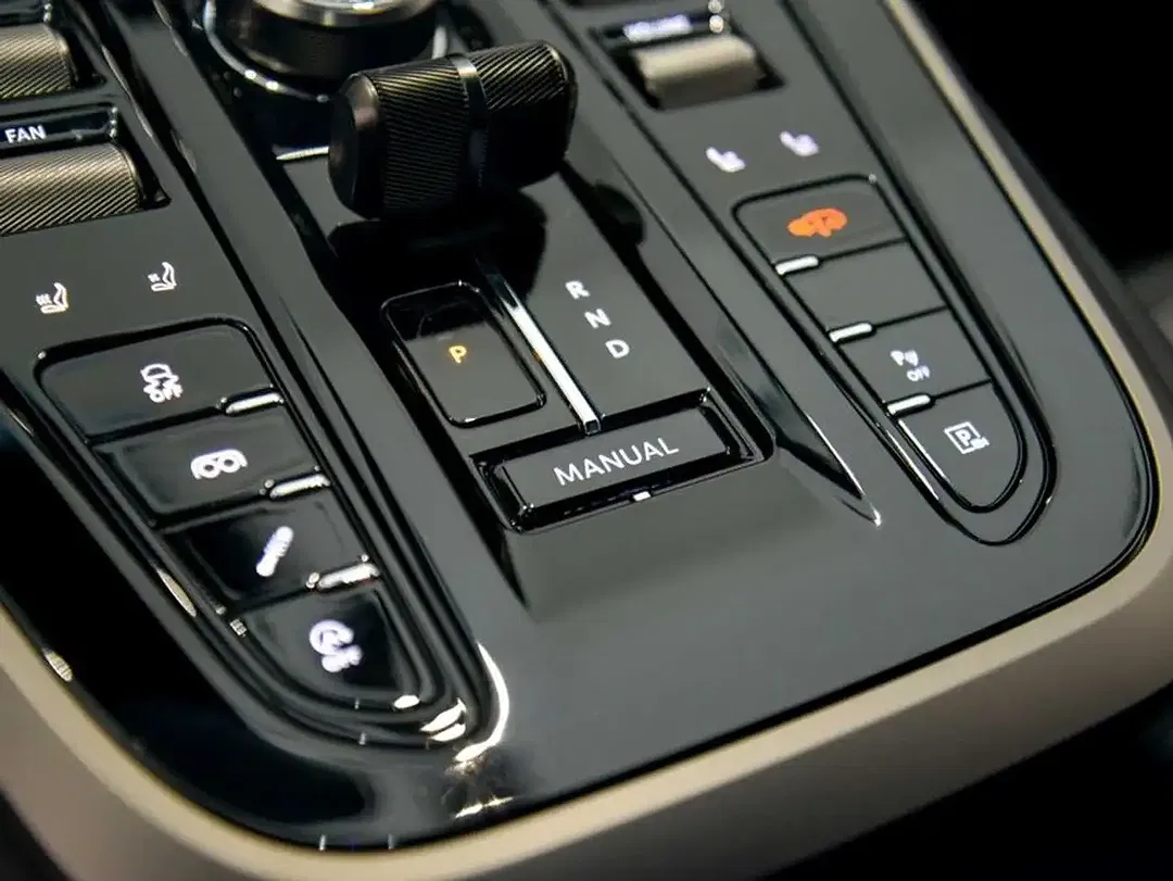 Aston Martin DBX 707 - Thumbnail 14