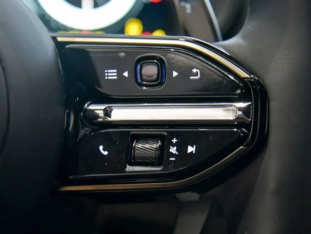 Aston Martin DBX 707 - Thumbnail 20