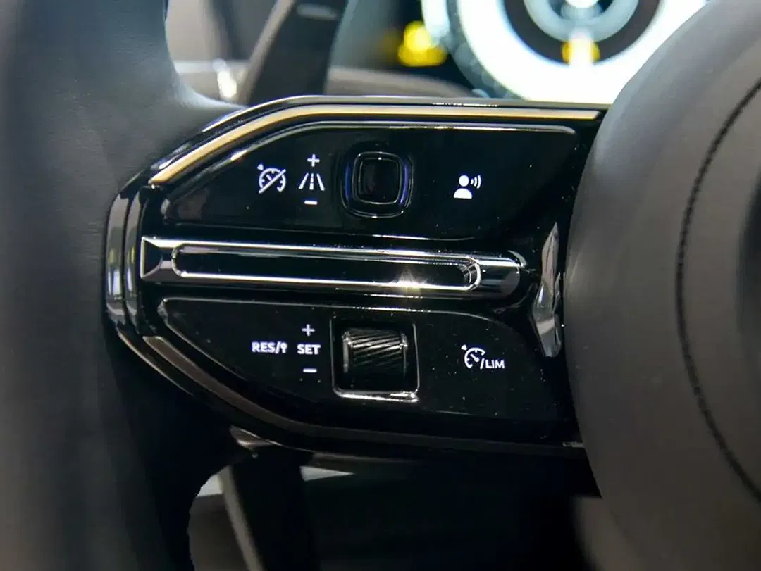 Aston Martin DBX 707 - Thumbnail 21