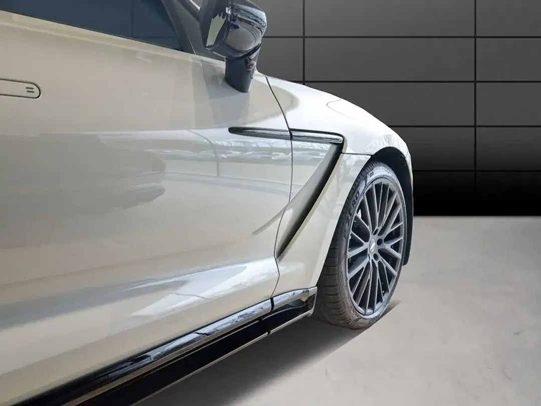 Aston Martin DBX 707 - Thumbnail 4