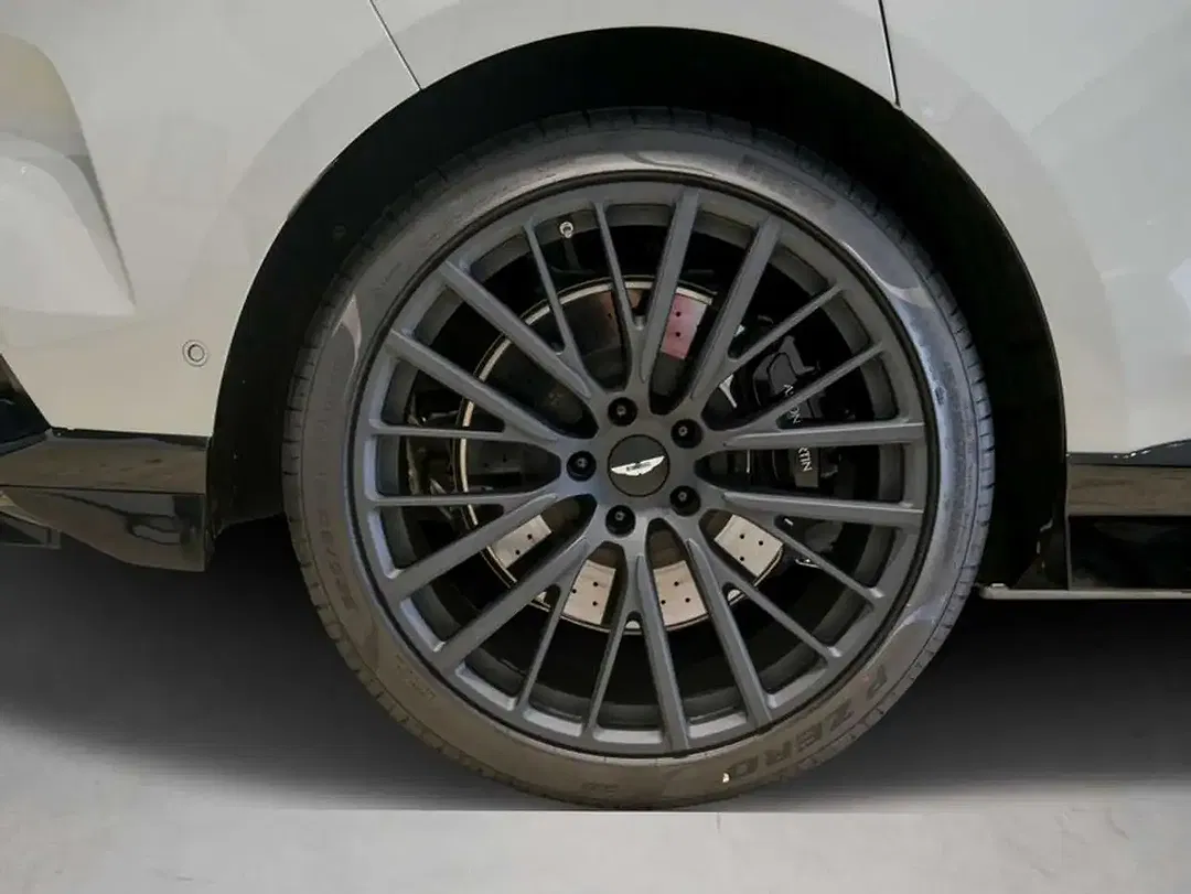 Aston Martin DBX 707 - Thumbnail 5