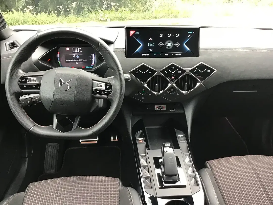 DS Automobiles DS 3 - Thumbnail 10