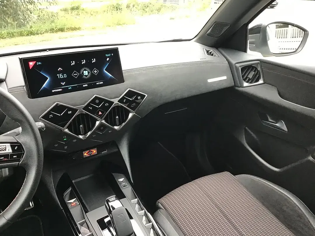 DS Automobiles DS 3 - Thumbnail 12