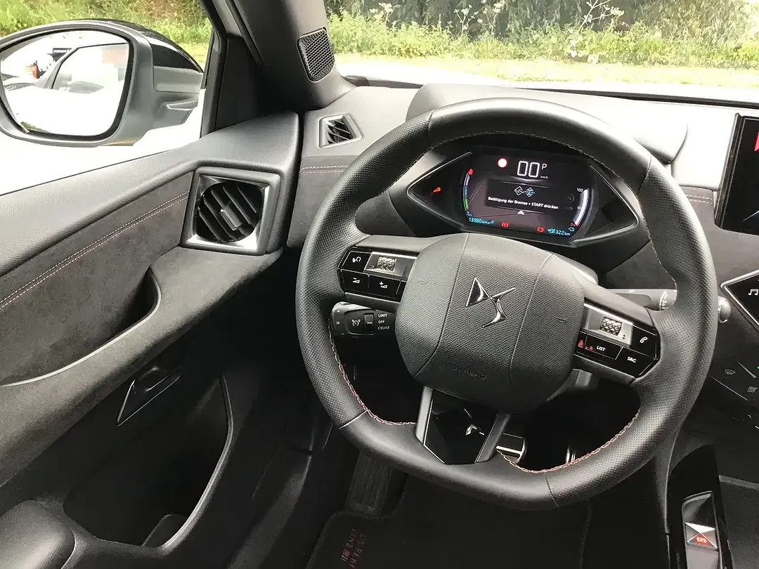 DS Automobiles DS 3 - Thumbnail 9