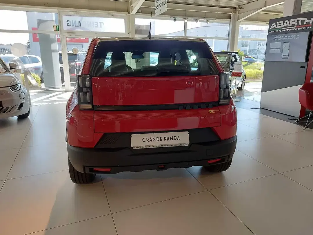 Fiat Grande Panda EV RED - Thumbnail 5