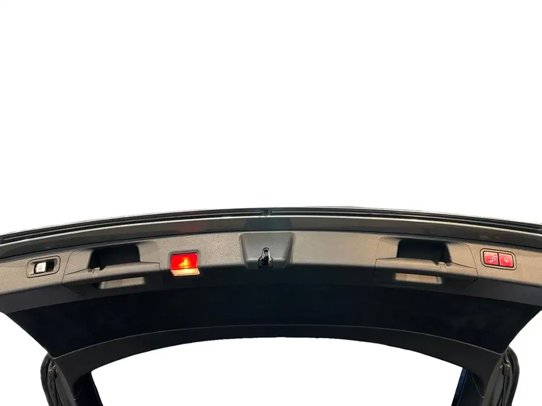 Mercedes-Benz E 300 AMG MBUX - foto 14