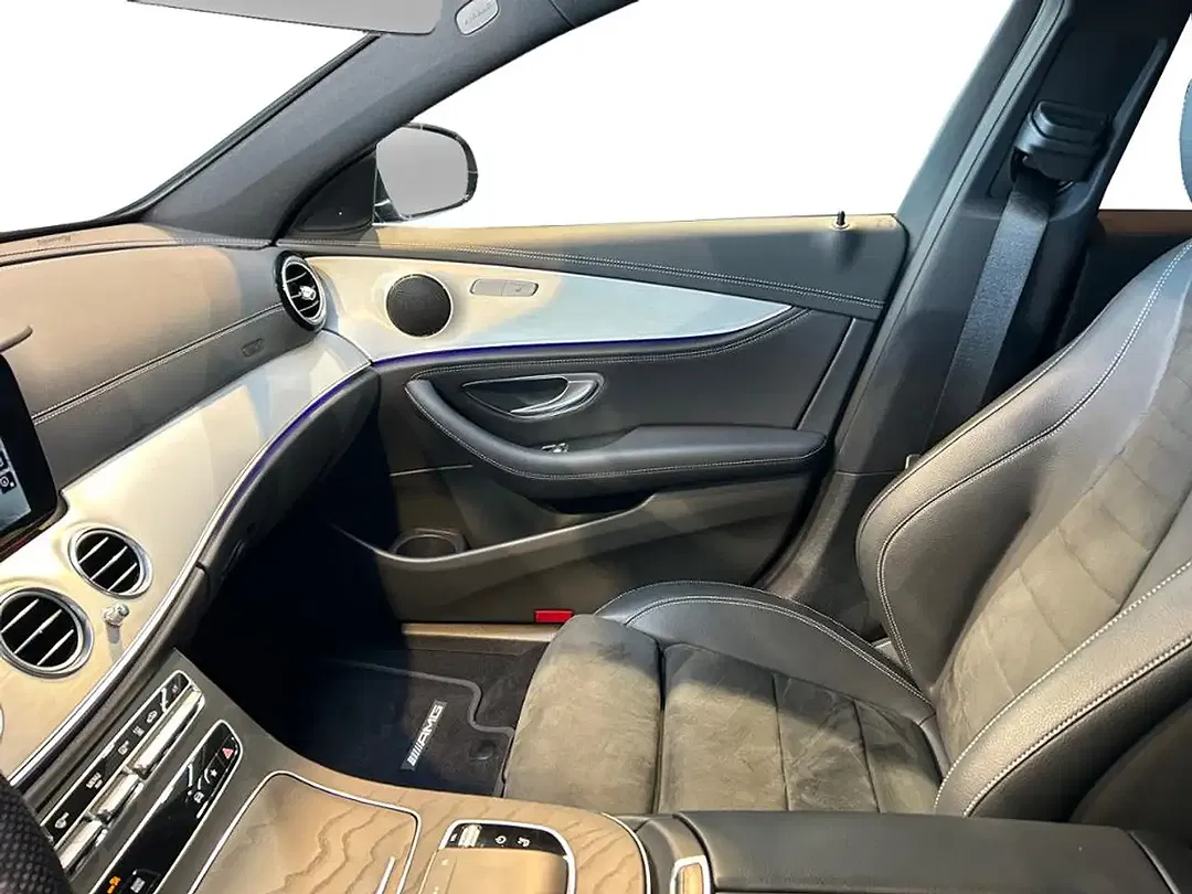 Mercedes-Benz E 300 AMG MBUX - Thumbnail 5
