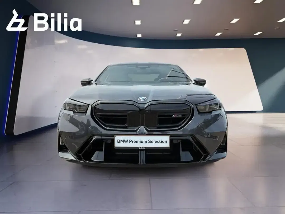 BMW M5 - Thumbnail 2