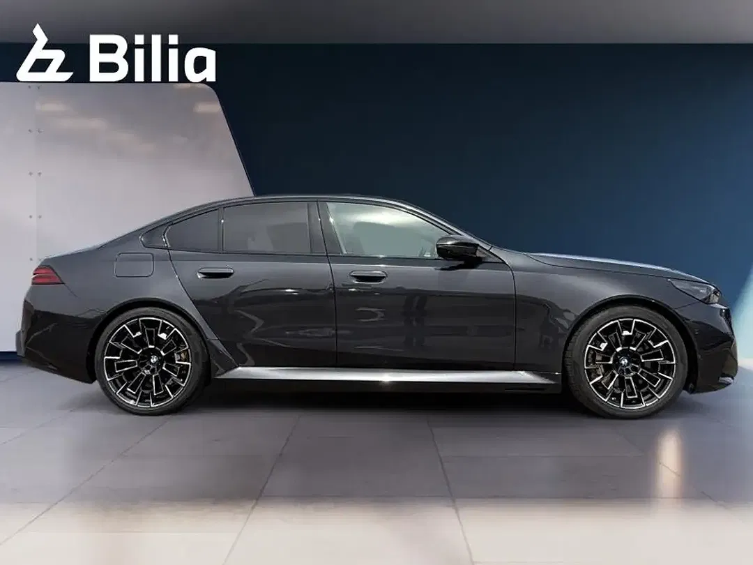 BMW M5 - Thumbnail 3