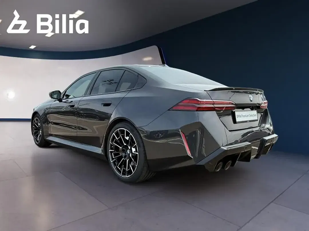 BMW M5 - Thumbnail 5